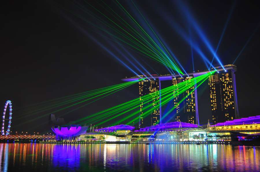 laser lights show at marina bay sands from the view of merlion park
