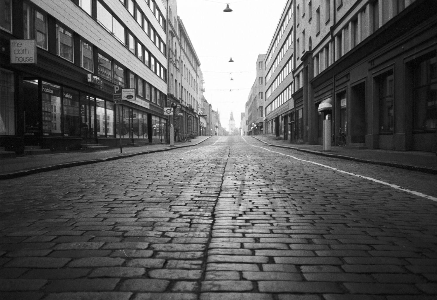 Further steps. Серая улица. Серый фон улица. Серые улицы России. Пустая, серая улица и дорога.
